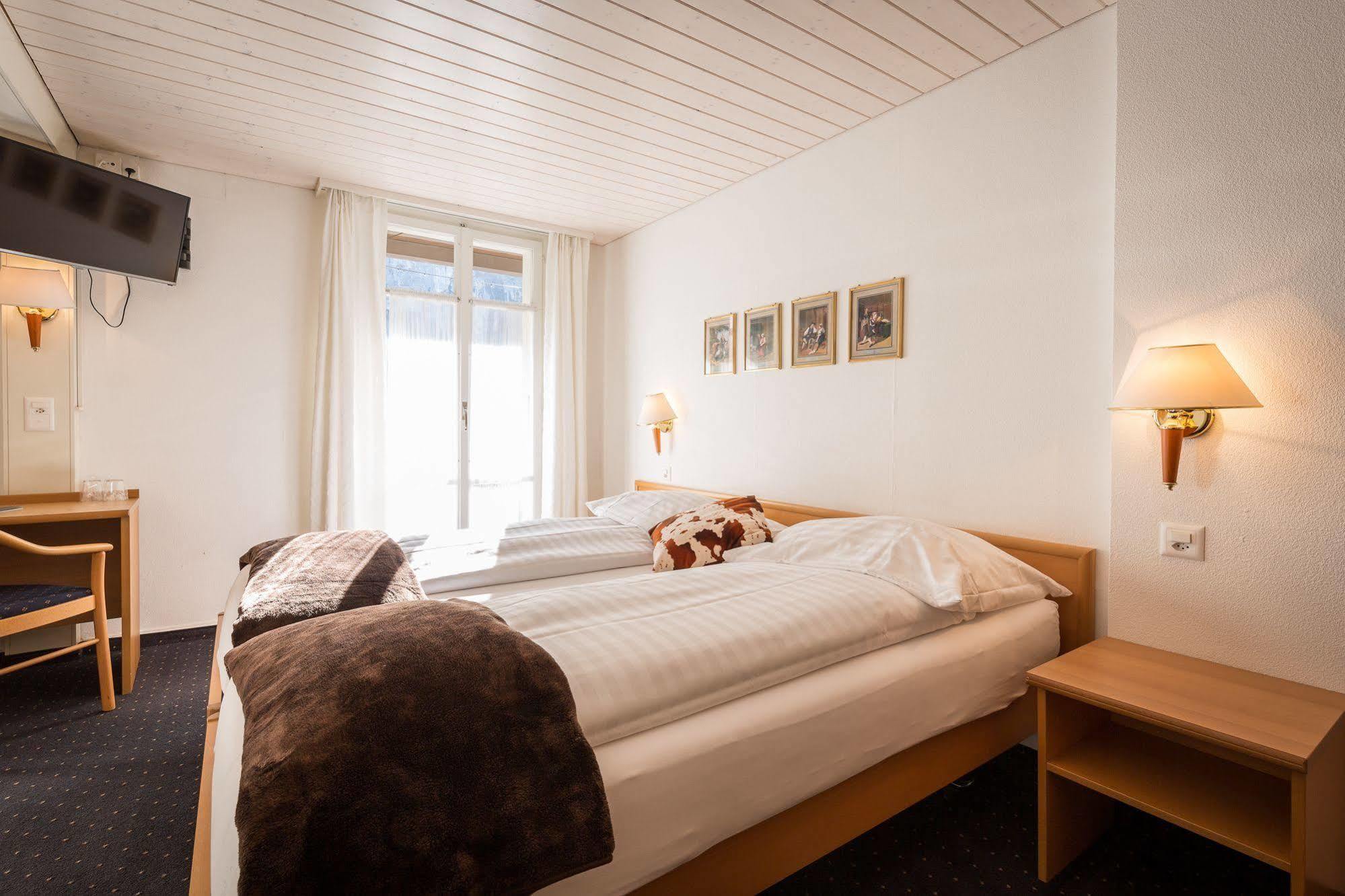 Hotel Oberland 2*