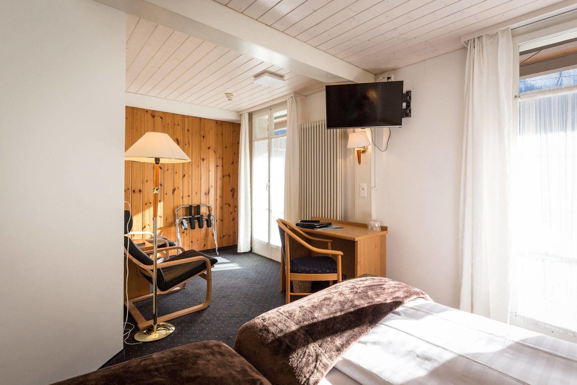 Oberland Hotel 2*